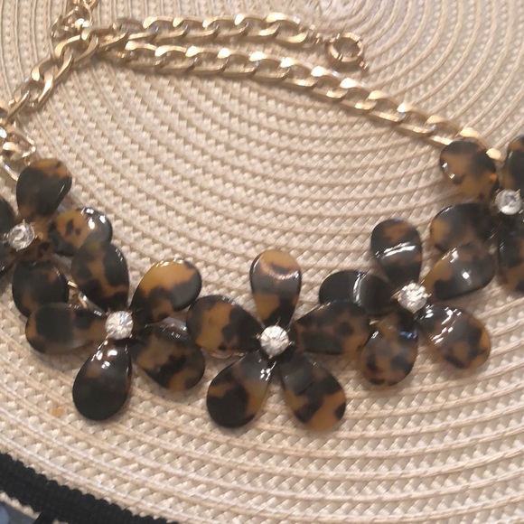 Fall must have! Flower power tortoise necklace - Picture 3 of 3